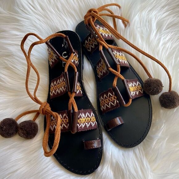 NIB POL Boho Embroidered Toe Loop Brown & Tan Lace-Up with Pom Poms Sandals - Picture 3 of 9